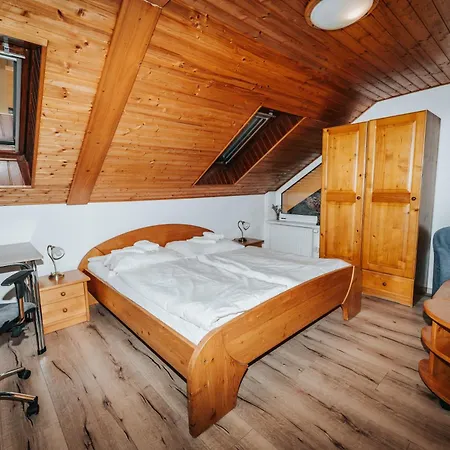 Gasthuis Pri Piecke A Restauracia Staré Hory