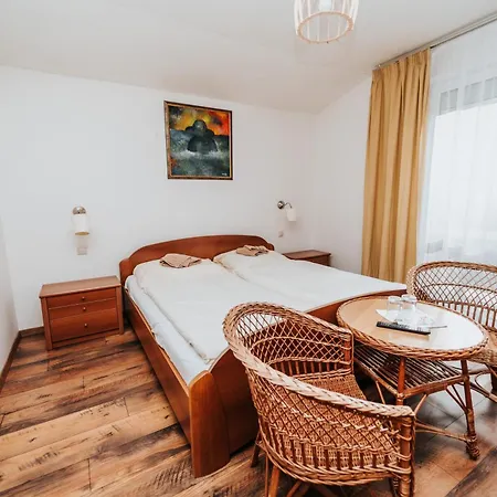 Pri Piecke A Restauracia